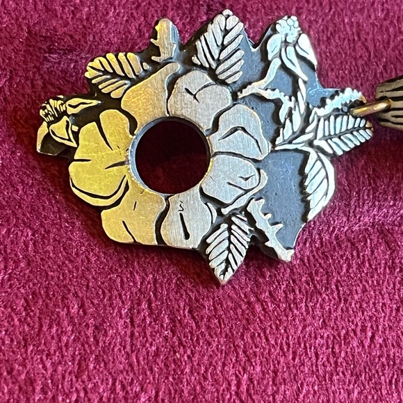 Alice Seely Iris Bracelet - Picture 3 of 6